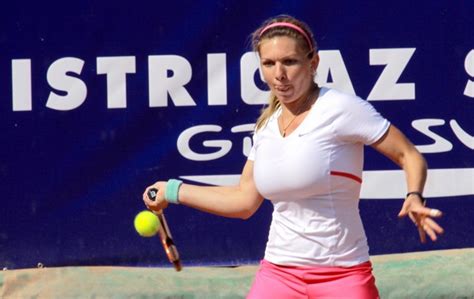 Simona Halep Likely To Have Breast Reduction | Total Pro ...