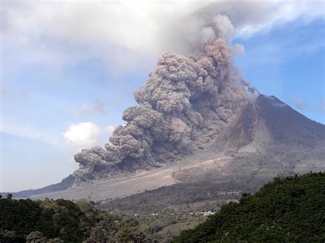 Sinabung: pyroclastic flows – Volcanoes Net Newsblog