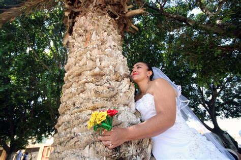 Single women in Mexico get married to trees in ceremony to ...