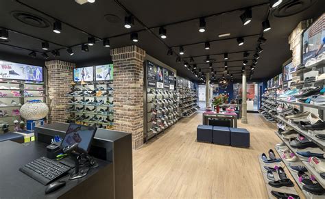 Skechers conquista el centro de Madrid con una tienda de ...
