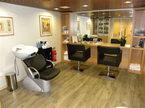 Small salon! Perfect! Want, want, want! Just for me ...
