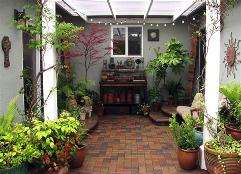 small space gardens whatiswix home garden throughout How ...