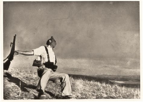 “Muerte de un miliciano”, de Robert Capa  1936 .   líneas ...