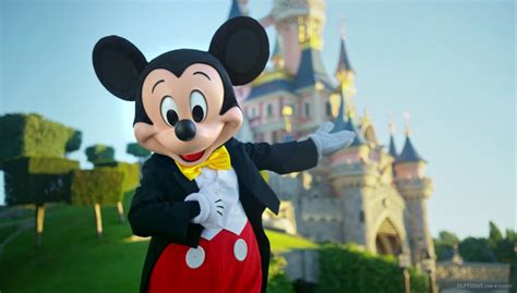 “New look” Mickey Mouse in glorious new Disneyland Paris ...