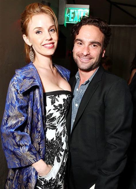 So Who is current Johnny Galecki girlfriend?