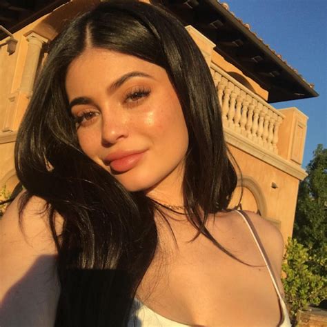 Something Strange Is Happening With Kylie Jenner’s ...