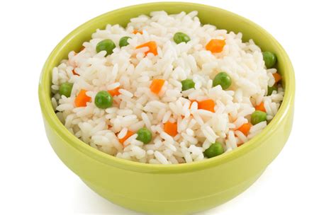Sopa de arroz blanco con verduras. Receta mexicana