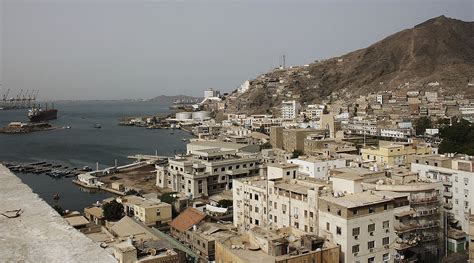 South Yemen separatists pin down government in de facto ...