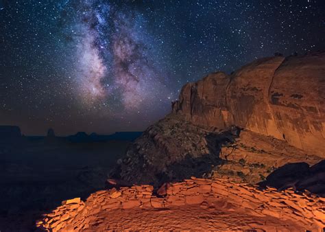 [Space] Milky Way and Stars over False Kiva in Canyonlands ...