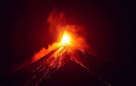 Spectacular explosions of Colima  Mexico , Etna  Italy ...