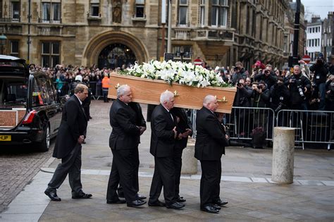 Stephen Hawking s Funeral: Eddie Redmayne Among Attendees ...