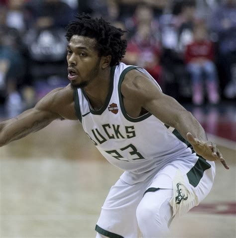 Sterling Brown  basket ball  — Wikipédia