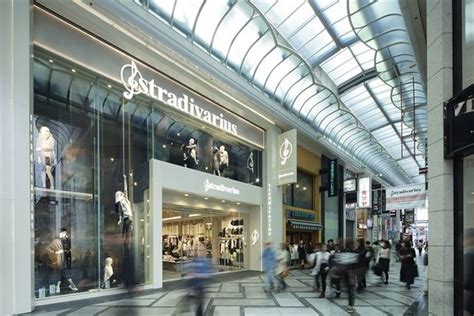 Stradivarius alcanza su tienda 900 en el mundo en Osaka