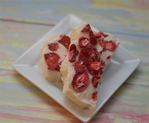 Strawberry Vanilla Yogurt Bark #Recipe |Building Our Story