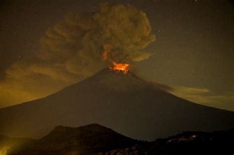 Strong Popocatepetl eruption covers Mexico city in a layer ...