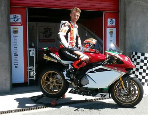 Superbike 2015: Leon Camier ha firmato con MV Agusta.