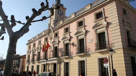 Suspendido un empleado del Ayuntamiento de Alcalá por ...