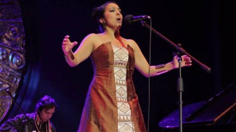 Sylvia Falcón:  Cantar en quechua tiene otra sensibilidad ...