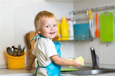 Tareas del hogar para niños según la edad   Etapa Infantil