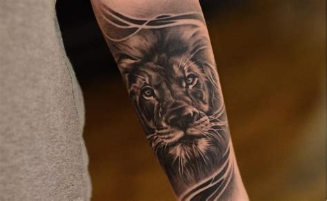 Tatuajes de leones en el antebrazo