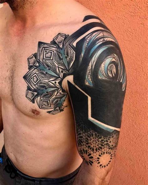 Tatuajes en todo el brazo con diseños exclusivos