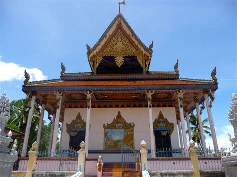 Templos en Battambang  Camboya  Budismo