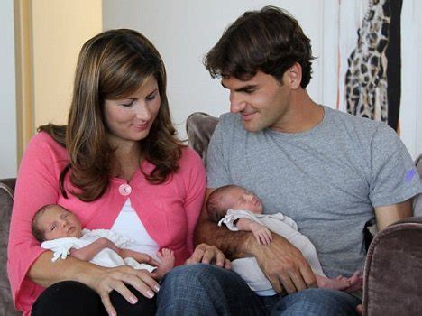 Tennis star Roger Federer shows off his new twin daughters ...