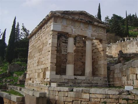 Tesoro degli Ateniesi , santuario in antis dedicato ad ...