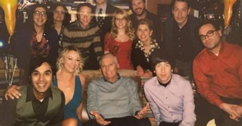 The Big Bang Theory cast take AMAZING group photo as they ...