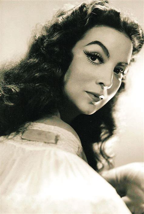 The gallery for   > Maria Felix Joven