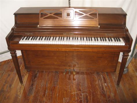 The gallery for   > Wurlitzer Console Piano