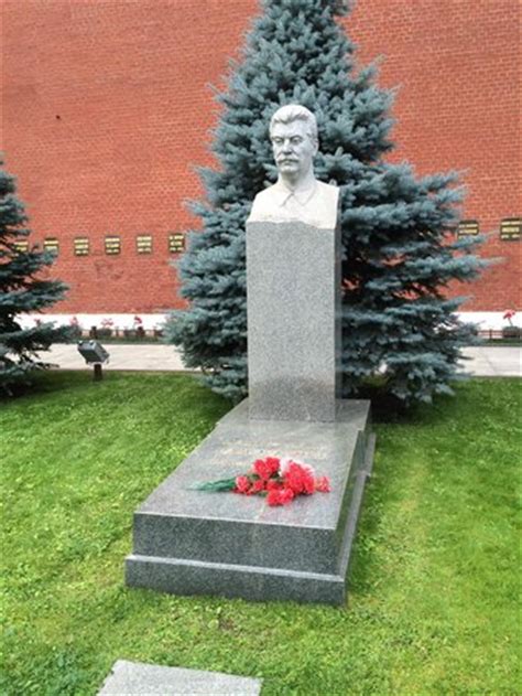 The grave of Stalin.   Picture of Lenin s Mausoleum ...