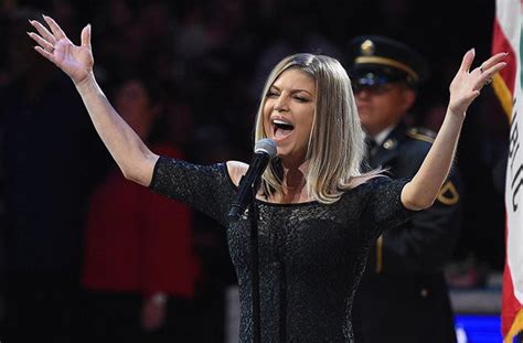 The Internet Destroyed Fergie s Wild Performance Of The ...