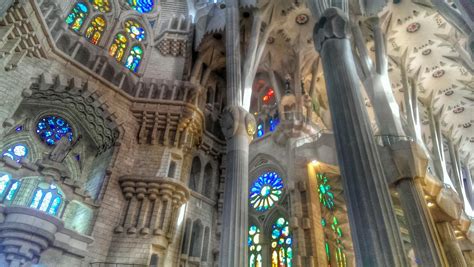 The Magnificent Interior of La Sagrada Familia in Photos ...