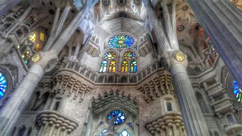 The Magnificent Interior of La Sagrada Familia in Photos ...