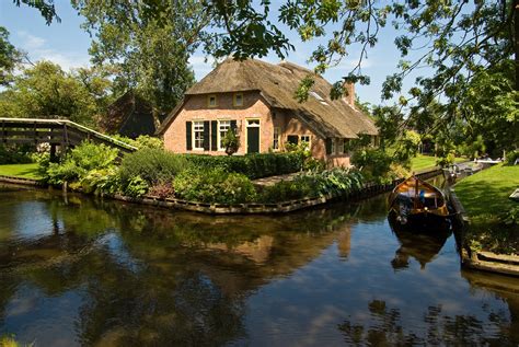 The Venice Of The North   Giethoorn   The Village With No ...