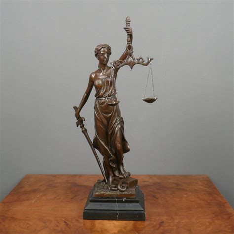 Themis Diosa de la Justicia   escultura de bronce   Estatua