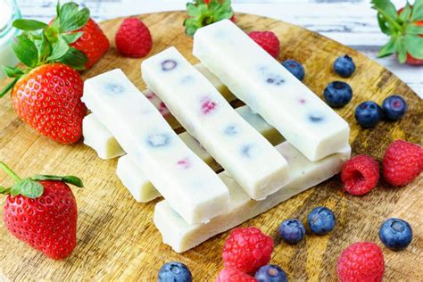 These Frozen Yogurt Berry Bites Double as Smoothie Prep ...