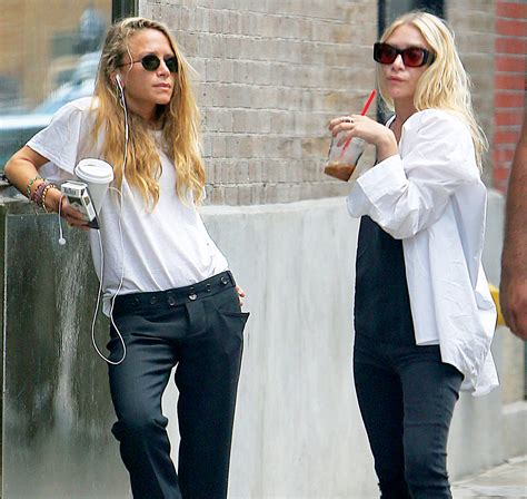 This Pic of the Olsen Twins Chillin’ Makes Us Feel Uncool