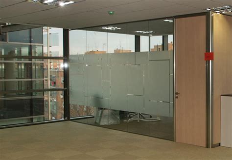 Tipos de mamparas de cristal para oficinas modernas listas ...