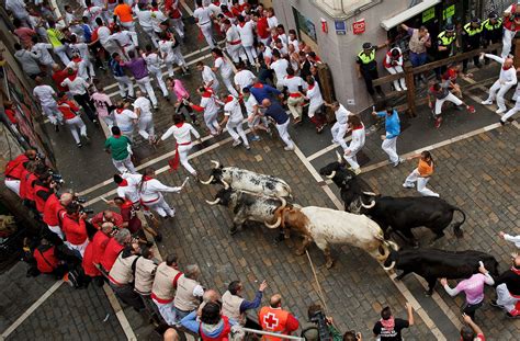 Tips on running of the Bulls in Pamplona | Linguaschools ...