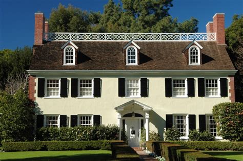 Tips to Retain the Essence of a Colonial Style House ...