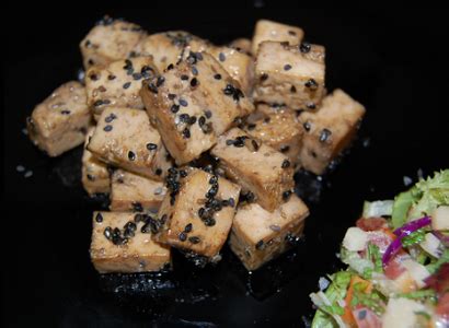 Tofu con salsa de soja y sésamo negro / Platos principales ...