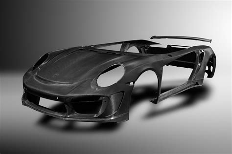 Topcar makes complete carbon fiber body for Porsche 991 Turbo