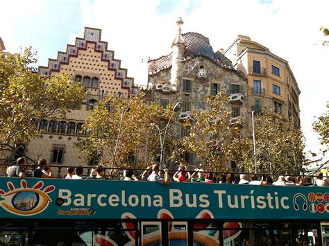 Tour completo por Barcelona con niños a bordo del Bus ...