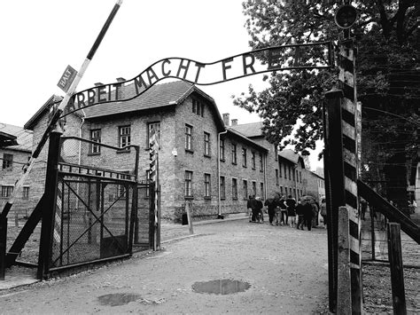 Travelholic: Auschwitz Concentration Camp / Nazi Death ...