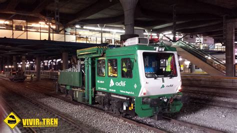 Tren de mantenimiento de Adif en la estación de Oviedo ...