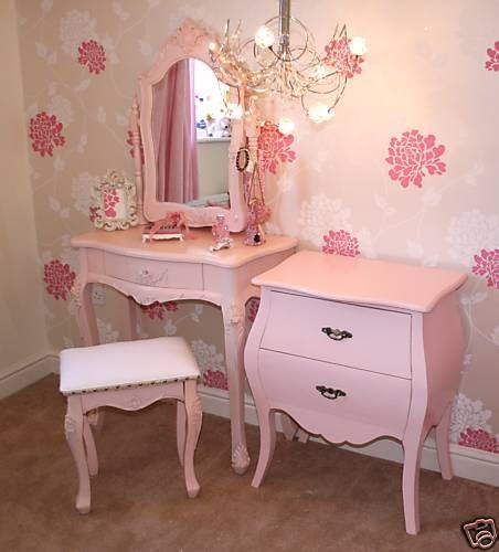 Trendy girls bedroom furniture – Designinyou.com/Decor