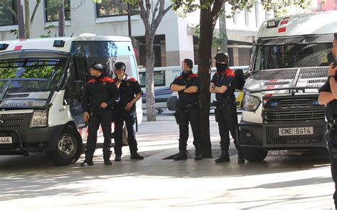 Tres detenidos tras propinar una paliza a dos mossos que ...