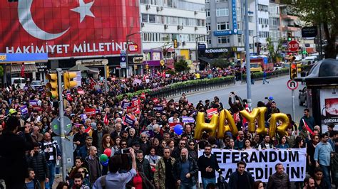 Turcos opositores exigen que se revoque reciente ...